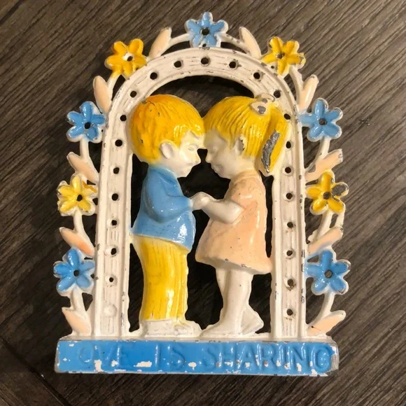 Vintage Retro Revere Mfg Metal Earring Holder Stand "Love Is Sharing" - Picture 1 of 13